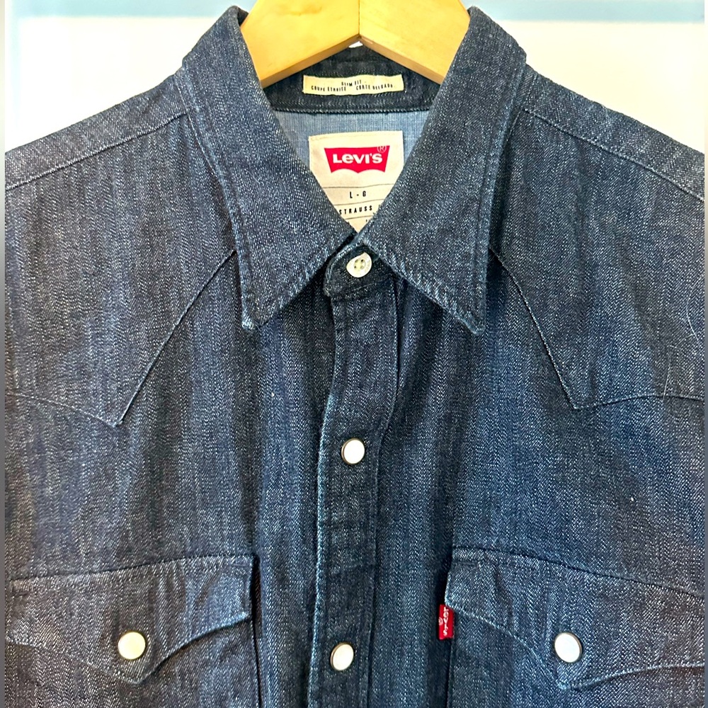 Levi’s denim western shirt with snaps - large slim fit - like new condition
